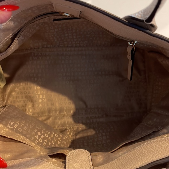 Kate Spade Tote/ Crossbody Handbag in great condition, very clean - Picture 7 of 8